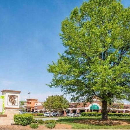 Clarion Pointe - Greensboro Coliseum Area Экстерьер фото