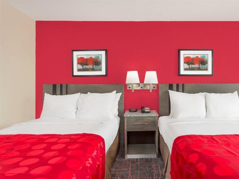 Clarion Pointe - Greensboro Coliseum Area Экстерьер фото