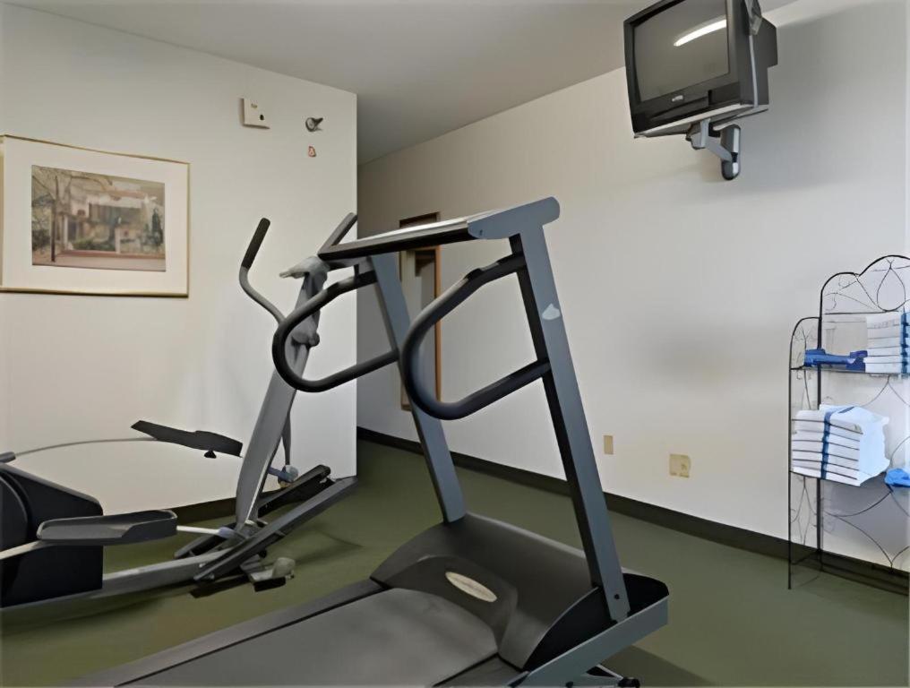 Clarion Pointe - Greensboro Coliseum Area Экстерьер фото