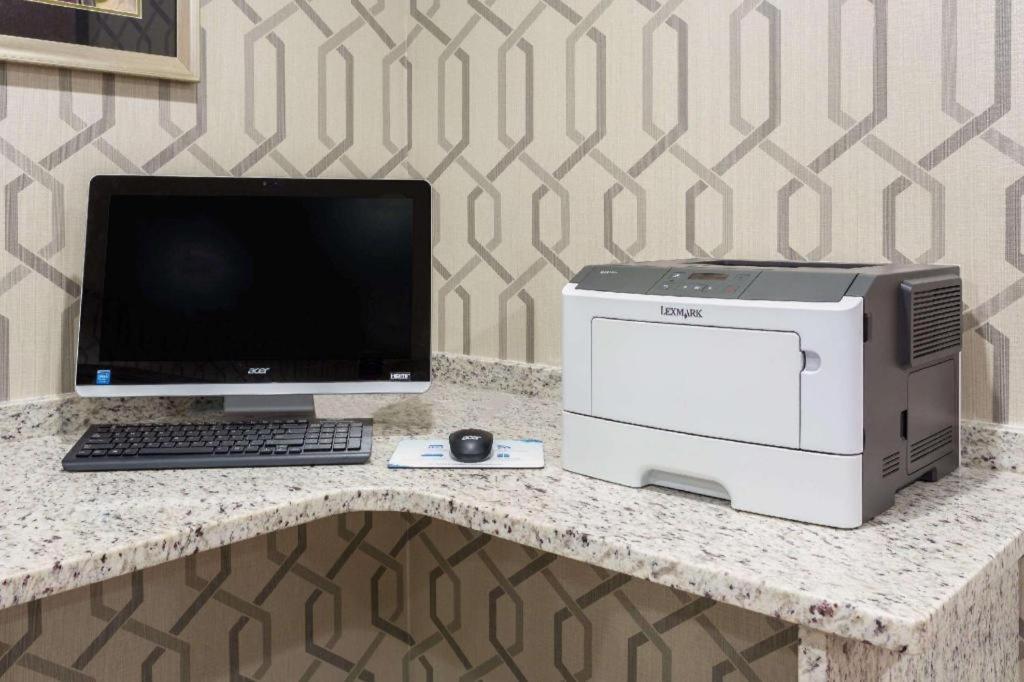 Clarion Pointe - Greensboro Coliseum Area Экстерьер фото