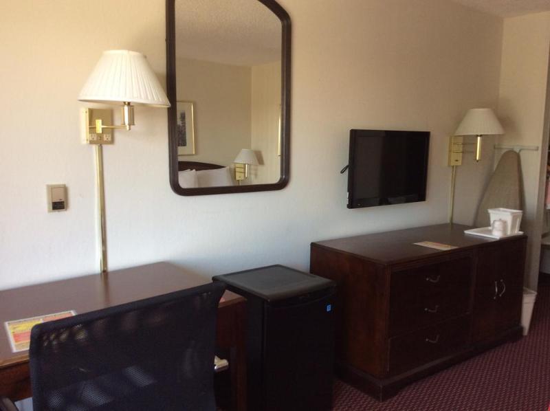 Clarion Pointe - Greensboro Coliseum Area Экстерьер фото