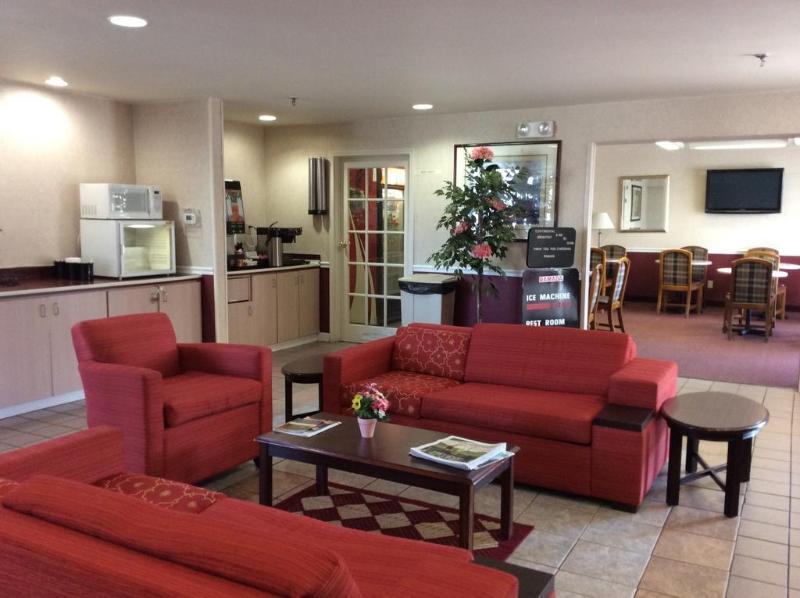 Clarion Pointe - Greensboro Coliseum Area Экстерьер фото